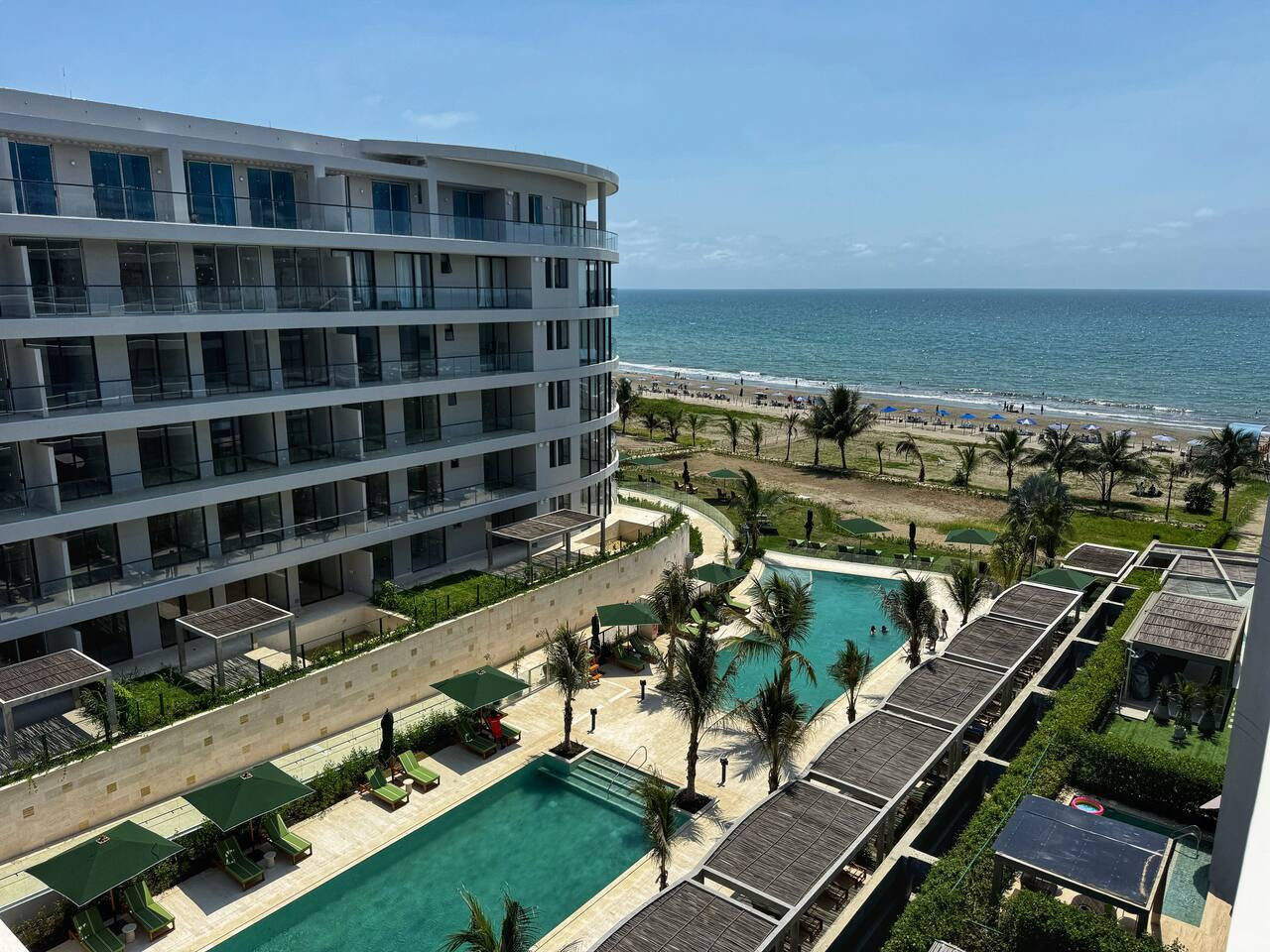¡Moderno apartamento + Vista al mar!