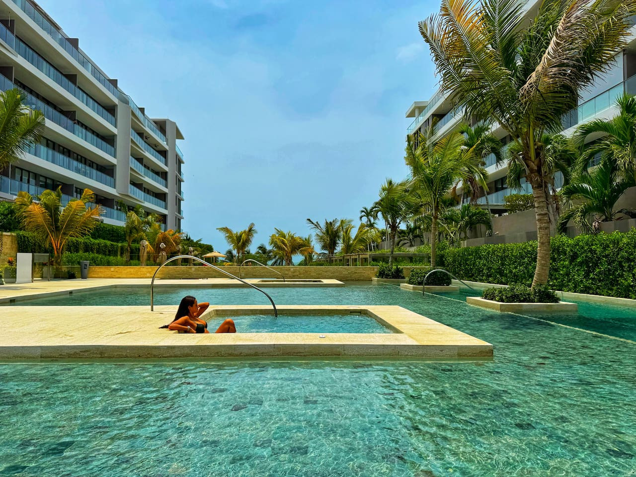 ¡Moderno apartamento + Vista al mar!