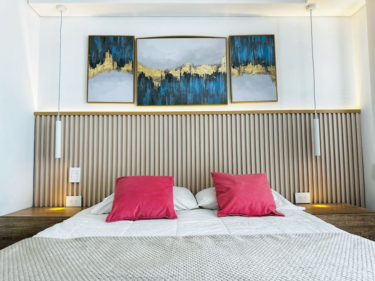 Amazing loft - 2 minutes from the airport!