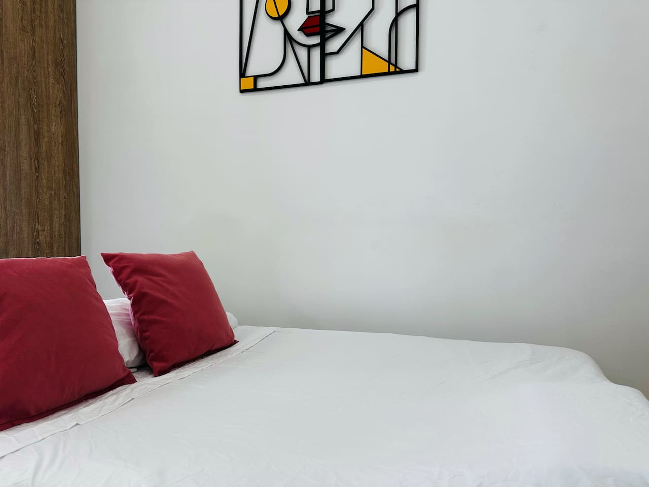 Amazing loft - 2 minutes from the airport!