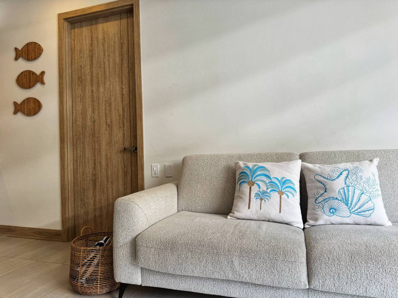 Shoreline Escape + Private Pool + Beach!