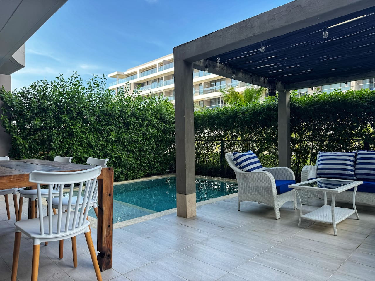 Shoreline Escape + Private Pool + Beach!