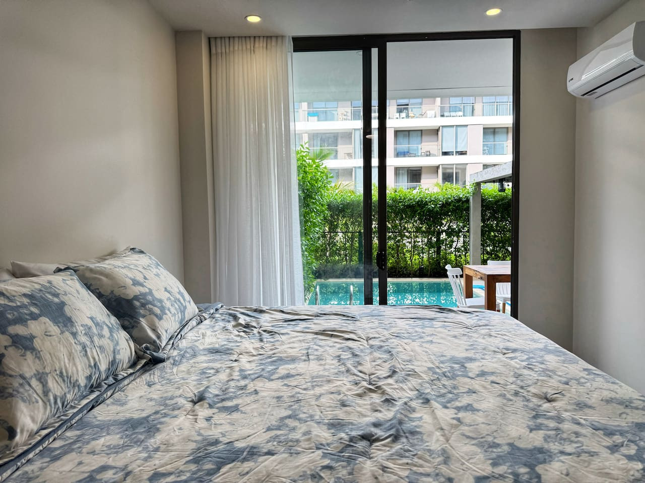 Shoreline Escape + Private Pool + Beach!