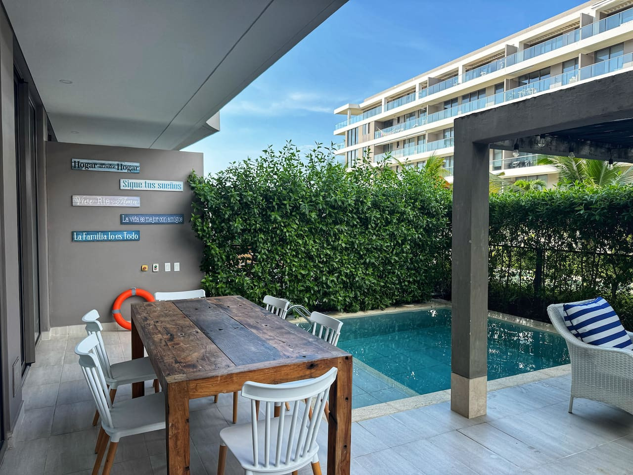 Shoreline Escape + Private Pool + Beach!