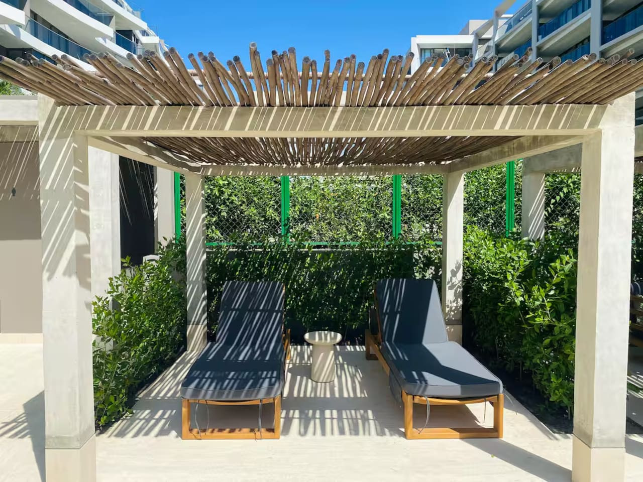 Shoreline Escape + Private Pool + Beach!