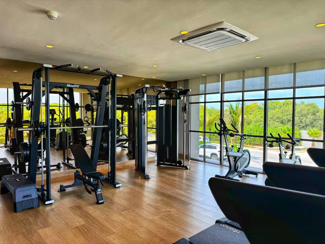 Shoreline Escape + Private Pool + Beach!