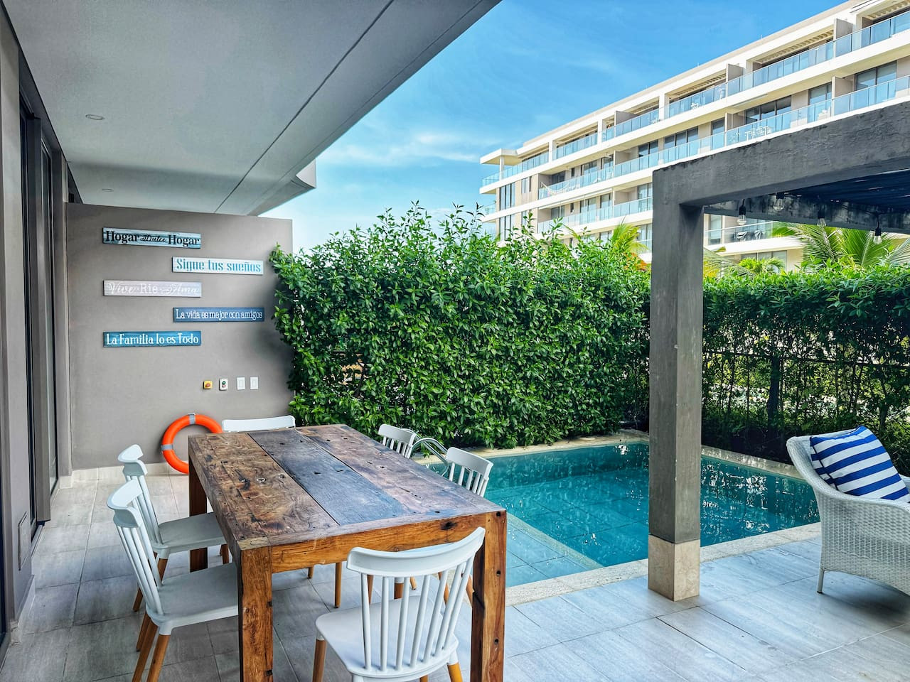 Shoreline Escape + Private Pool + Beach!