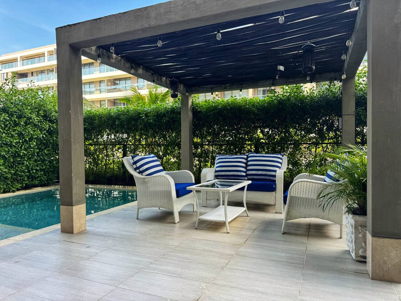 Shoreline Escape + Private Pool + Beach!