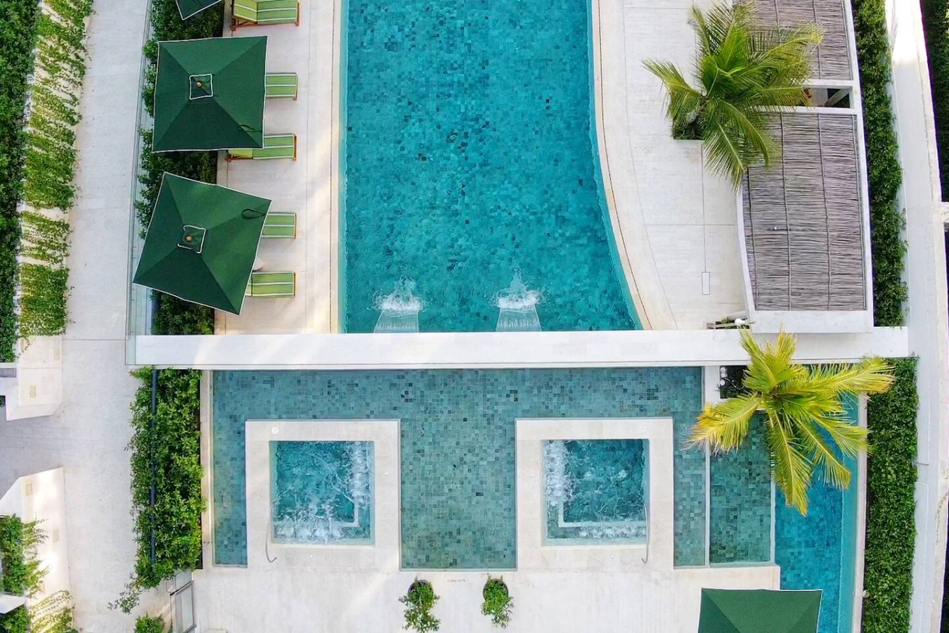 Magnificent Apartment + Beach + Jacuzzis!