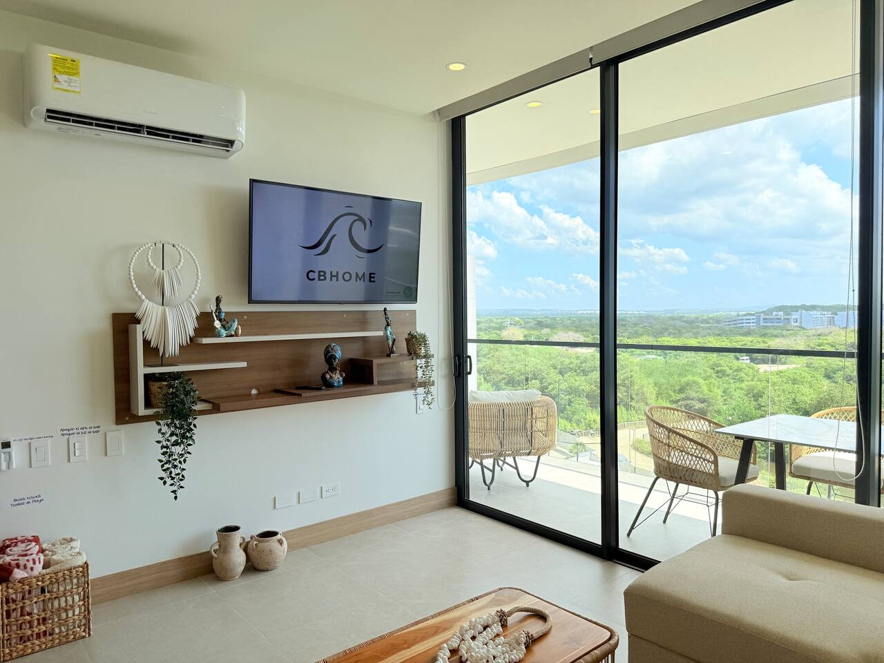 Magnificent Apartment + Beach + Jacuzzis!