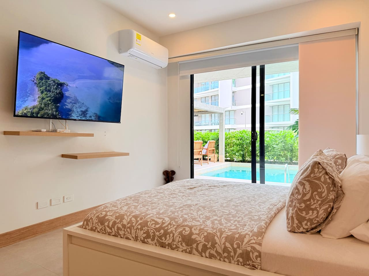 Beachfront Apartment | Private Pool | Morros Kai