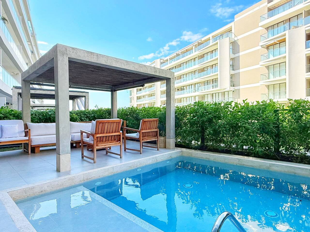 Beachfront Apartment | Private Pool | Morros Kai