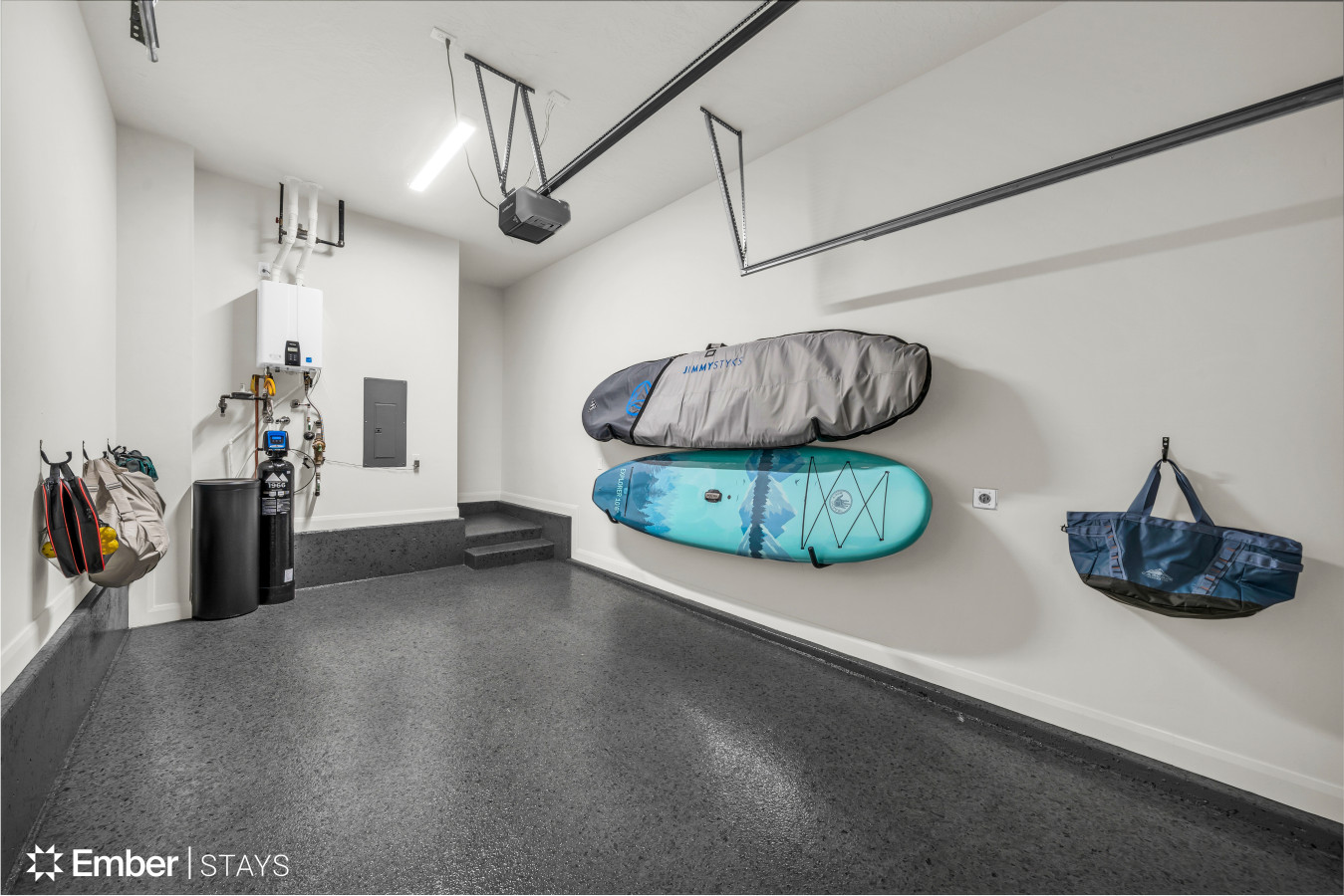 Anna Cabana by Ember Stays | Photo 5