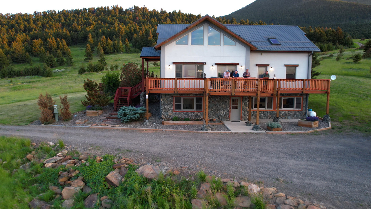 Jackalope Lodge · Spacious Lodge Home with Breathtaking Mtn Views — Key