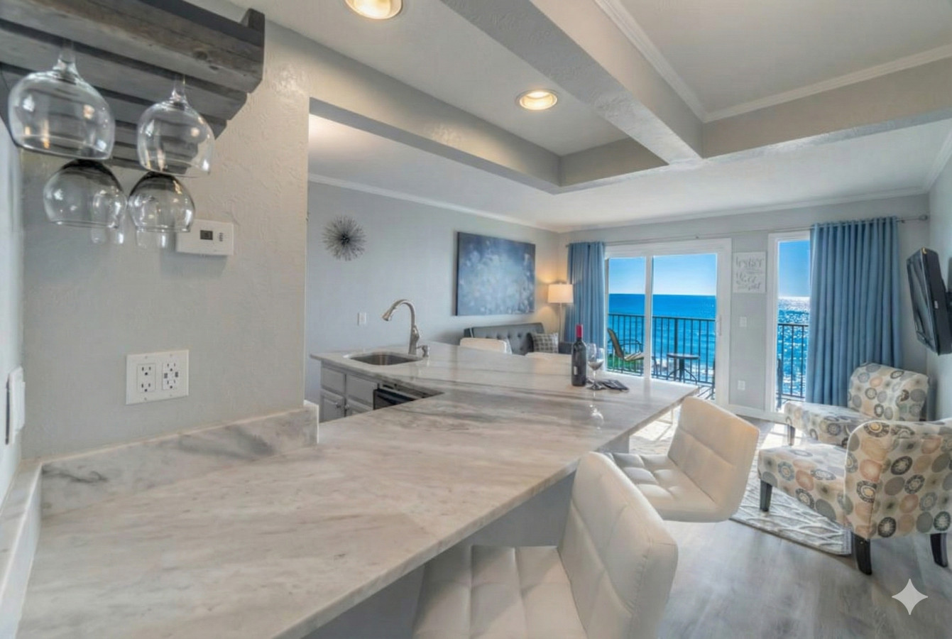 Luxury Beach Condo With Waterfront Pool And Stunning Balcony - Tampa