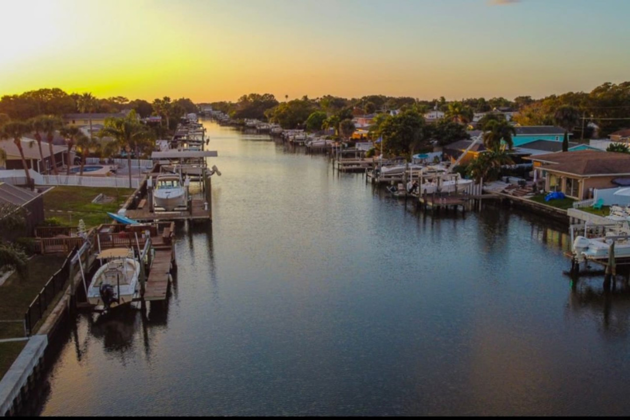 Canal Oasis  Heated Pool-hot Tub-waterfront- Kayaks-luxury - Tampa, FL