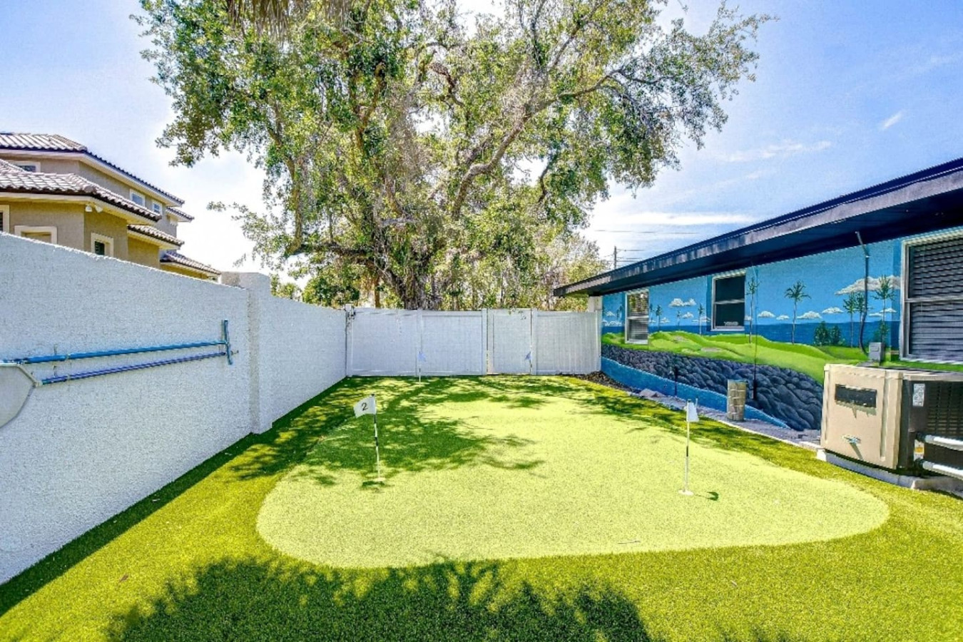 Stylish Oasis With Pool And Mini Golf - Spacious Family Retreat - St. Pete Beach, FL