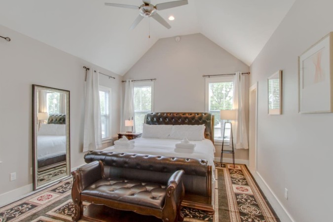 Gem on Georgia | Spacious & Stylish | The Nations