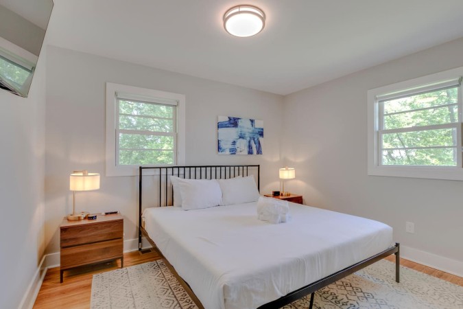 Charming Franklin Bungalow | Walk to The Factory!