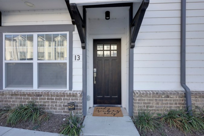 Big & Spacious Townhome | Modern + Affordable