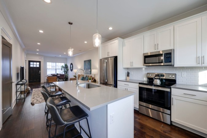 Big & Spacious Townhome | Modern + Affordable