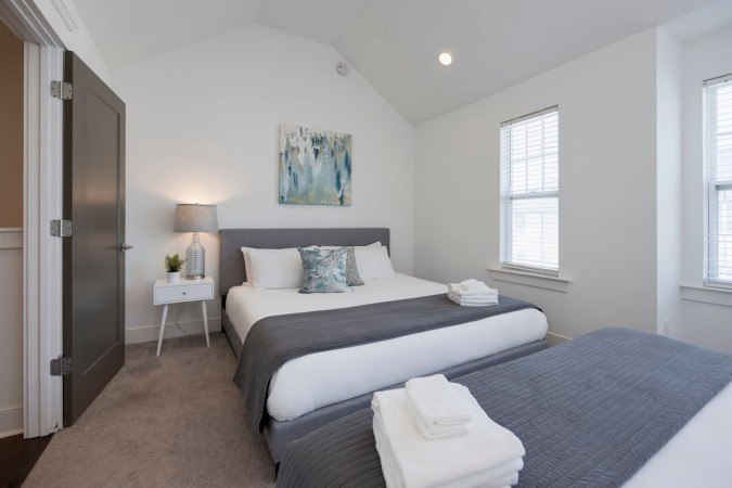 West Townhome | Fast Downtown Access + Sleeps 10