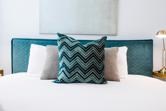 West Townhome | Fast Downtown Access + Sleeps 10
