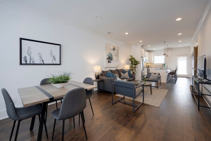 West Townhome | Fast Downtown Access + Sleeps 10