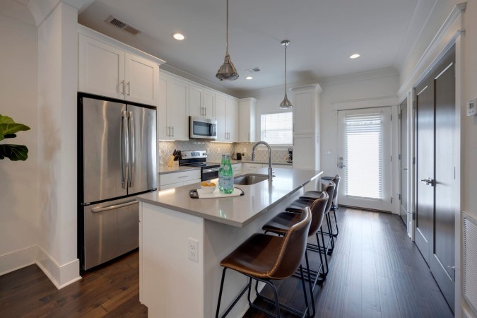 West Townhome | Fast Downtown Access + Sleeps 10