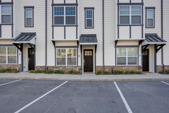 Modern Comfort | 10 Min to Broadway + Sleeps 10