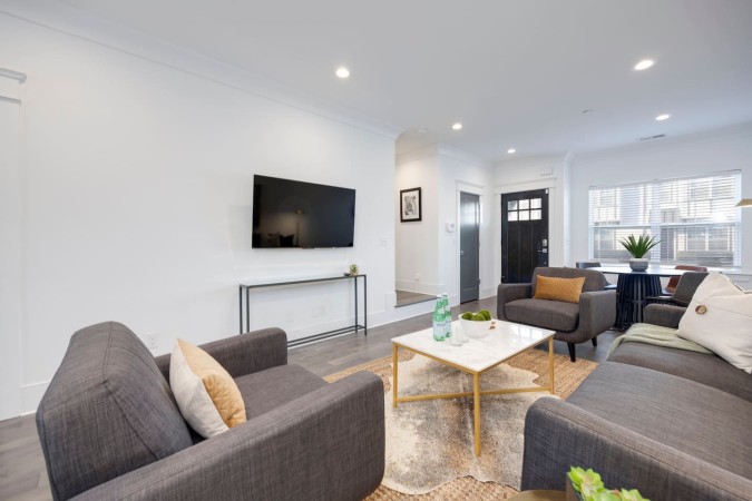 Modern Comfort | 10 Min to Broadway + Sleeps 10