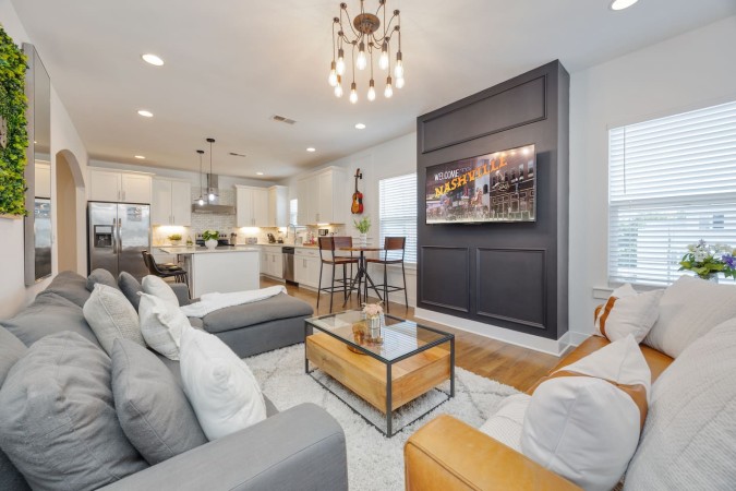 Modern Luxury | Rooftop Views | Steps to Downtown