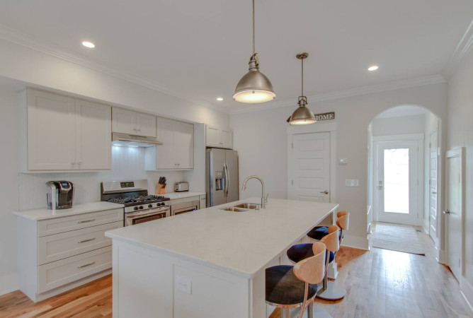 The East Spot | Spacious Rooftop + Backyard