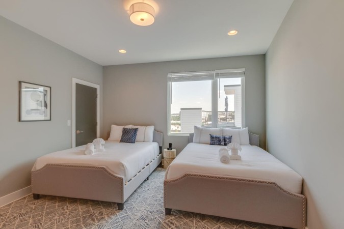West Nashville Oasis | Rooftop Views | Prime Area
