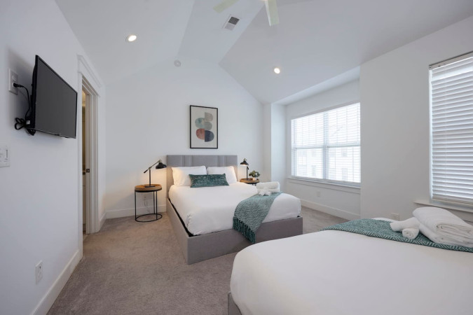10 Mins To Broadway - Spacious Townhouse