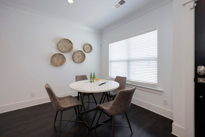 10 Mins To Broadway - Spacious Townhouse
