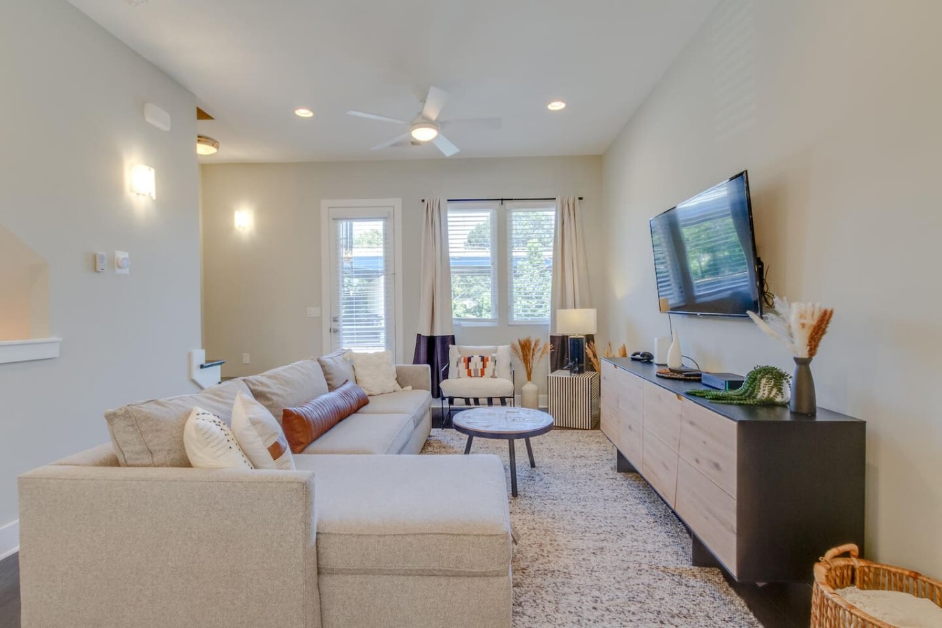 Modern Luxe Townhome | Rooftop Terrace | Spacious