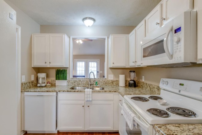 Bright & Fresh | Large Backyard | Mins to Broadway