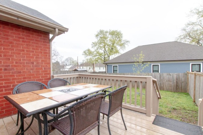Bright & Fresh | Large Backyard | Mins to Broadway