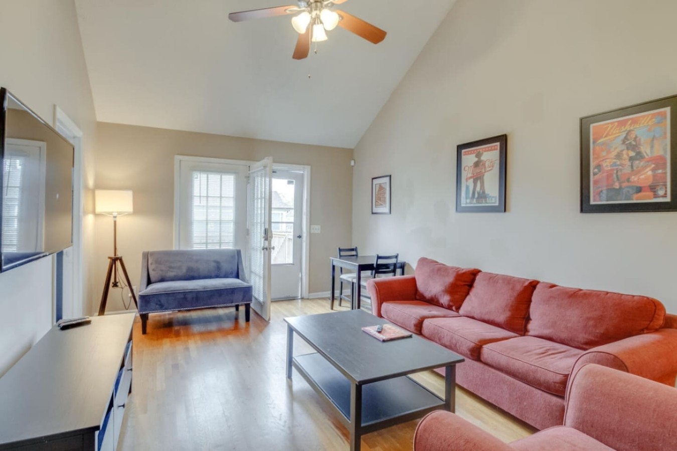 Bright & Fresh | Large Backyard | Mins to Broadway