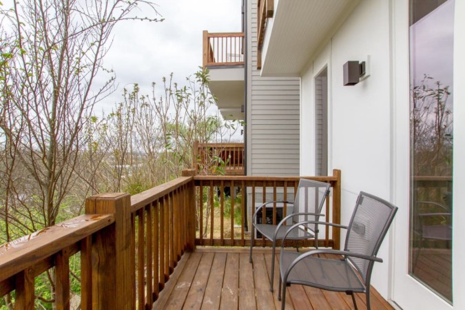 City Overlook | 2 Balconies | Close to Downtown