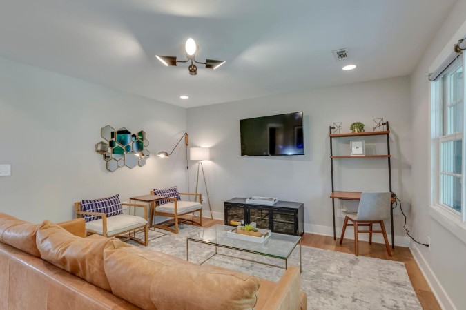 Historic Charm | Quiet Retreat | Walk to Franklin