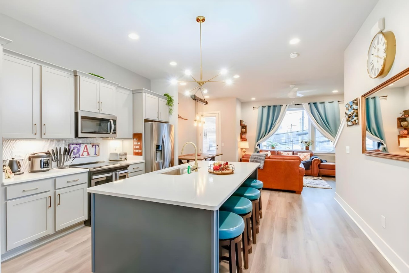 Luxurious Urban Retreat | Spacious & Central