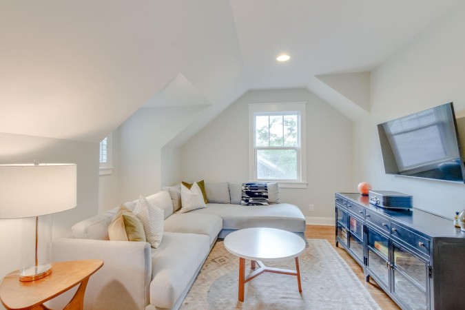 East Nash Paradise | Peloton Bike | Cozy Hideaway