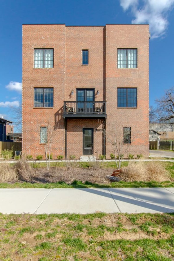 WeHo Premium Townhome | Walk to Downtown + More