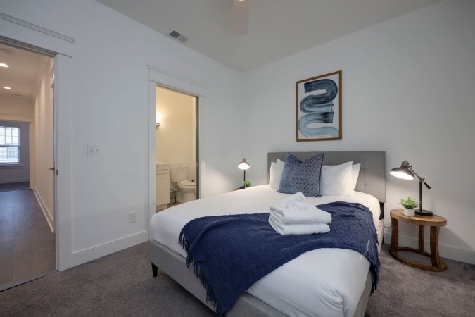 Broadway Escape | Prime Location + Gate Parking