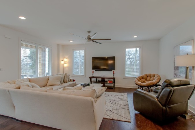 Modern Retreat | Rooftop Lounge | Germantown Gem