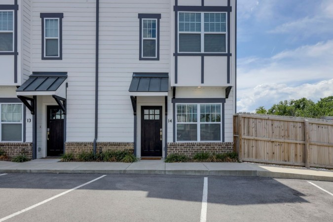 Affordable Comfort | Prime Townhome Near Broadway