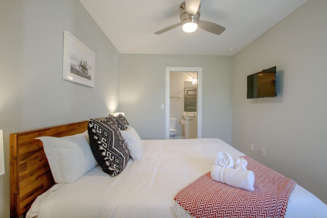 Modern Luxe Escape | Rooftop Views | Near Downtown