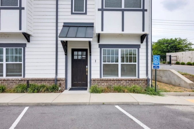 Modern Townhome | Perfect For Friends & Family